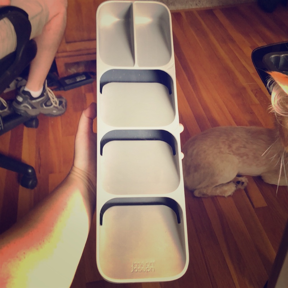 Utensil holder